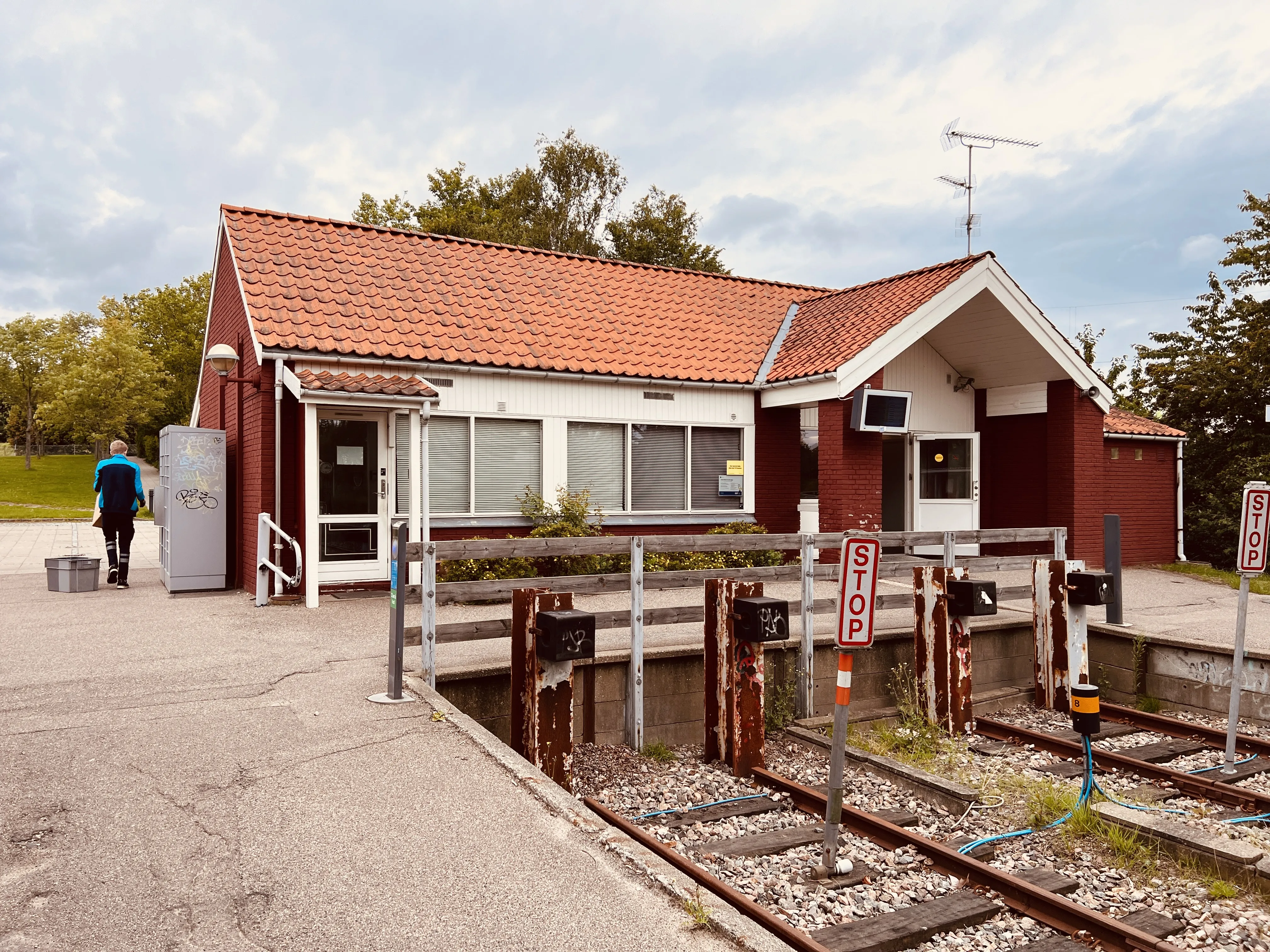 Klubbens sommerudflugt fandt i år sted lørdag den 29. juli 2023, og turen startede ved Nærum Station, hvor vi mødtes klokken 11:00, for at drikke en kop kaffe og efterfølgende tage Lyngby-Nærum "Nærumgrisen" til Ravnholm Trinbræt.